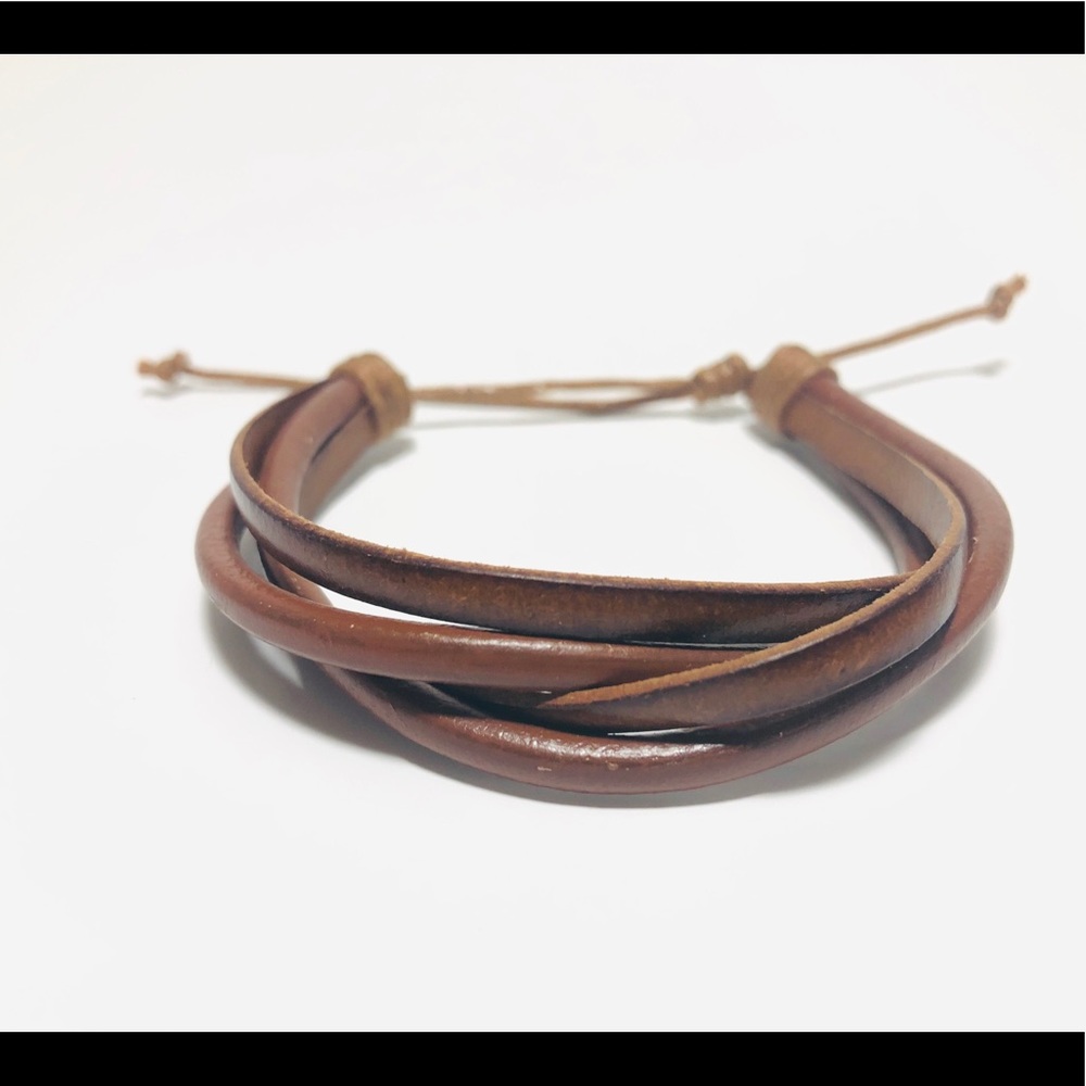 Adjustable leather bracelet